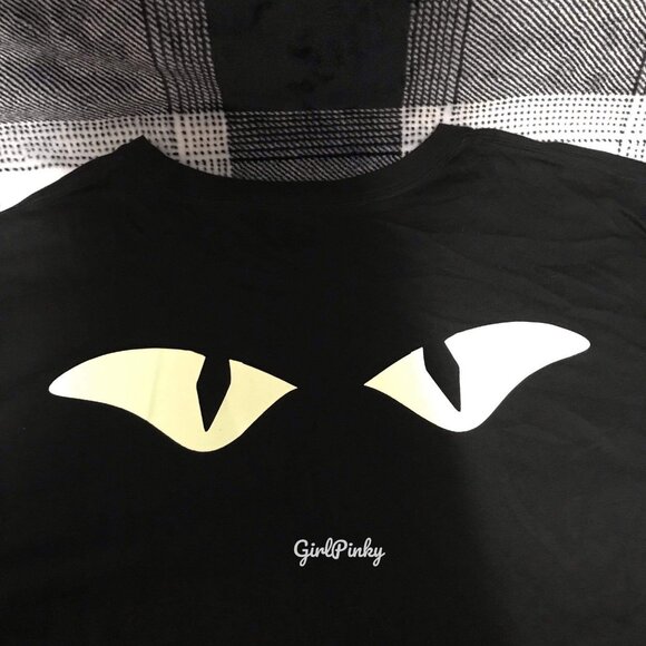 vs PINK campus tee in HALLOWEEN CAT EYE LOGO GLOWS IN THE DARK in EXTRA LARGE - Picture 5 of 8